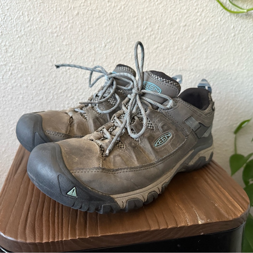 Keen Women’s Targhee III waterproof hiking Boots - Size 10